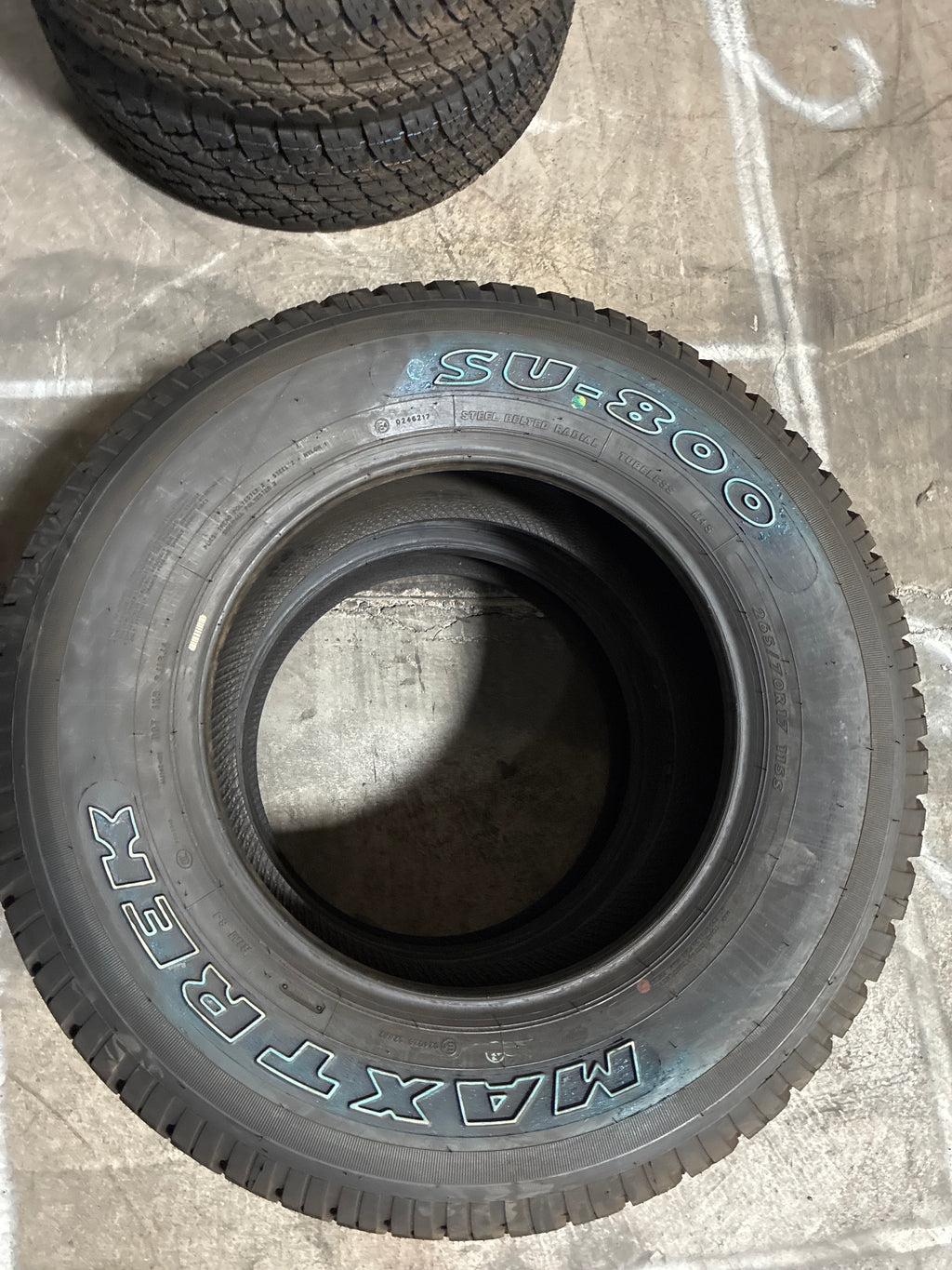 SU-800 265/70R17 MAXTREK