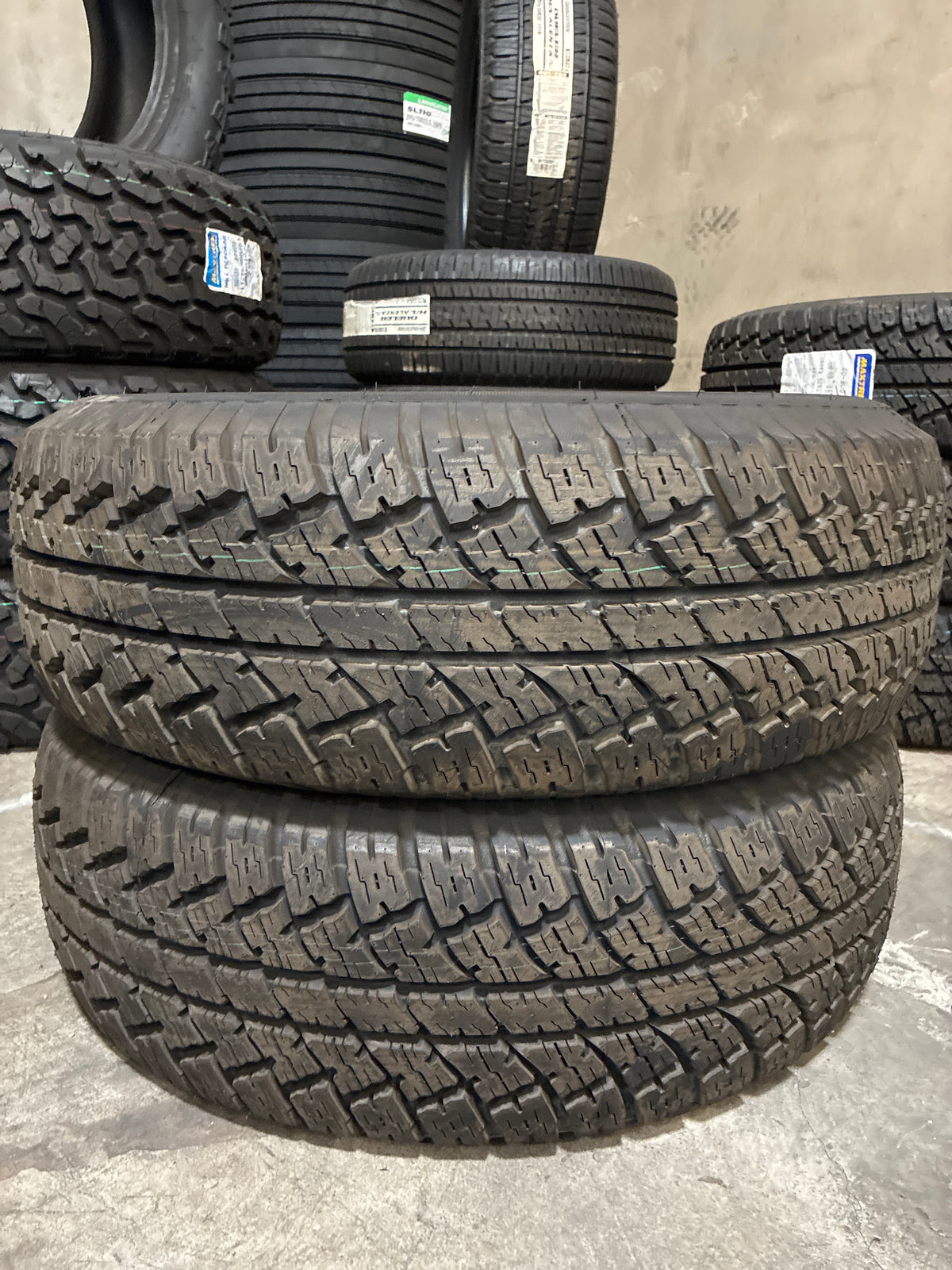 SU-800 265/70R17 MAXTREK