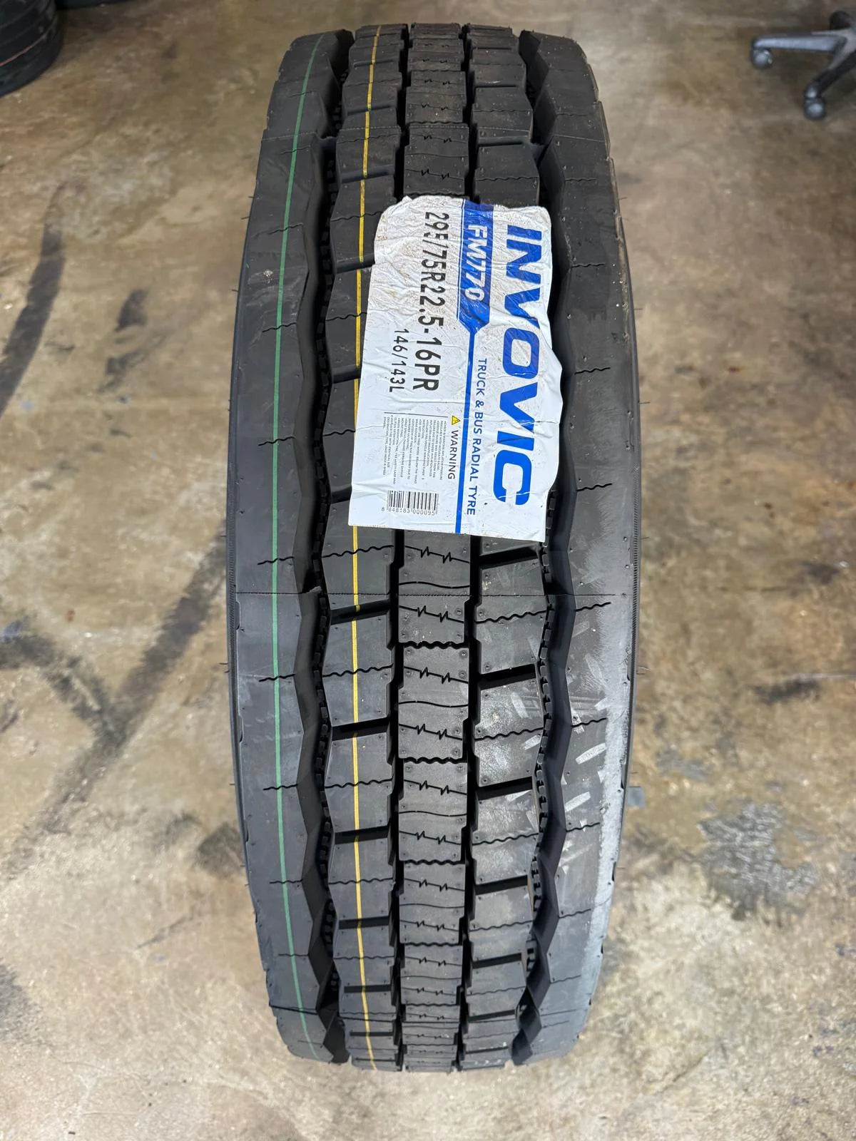 295/75R22.5 Closed Shoulder Drive Invovic FM770