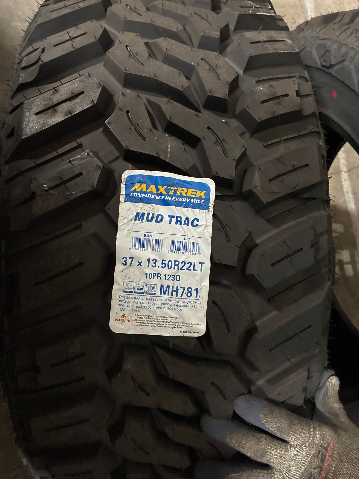 123Q MUD TRAC 37X13.50R22LT MAXTREK 10PR