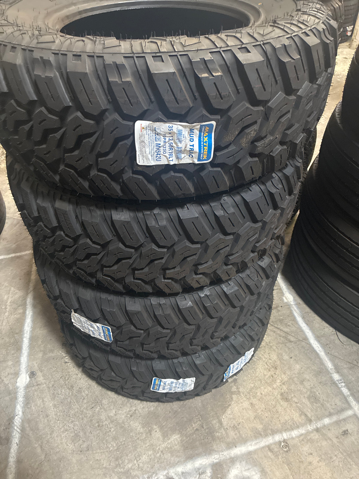 35X12.50R18LT MUD TRAC MAXTREK