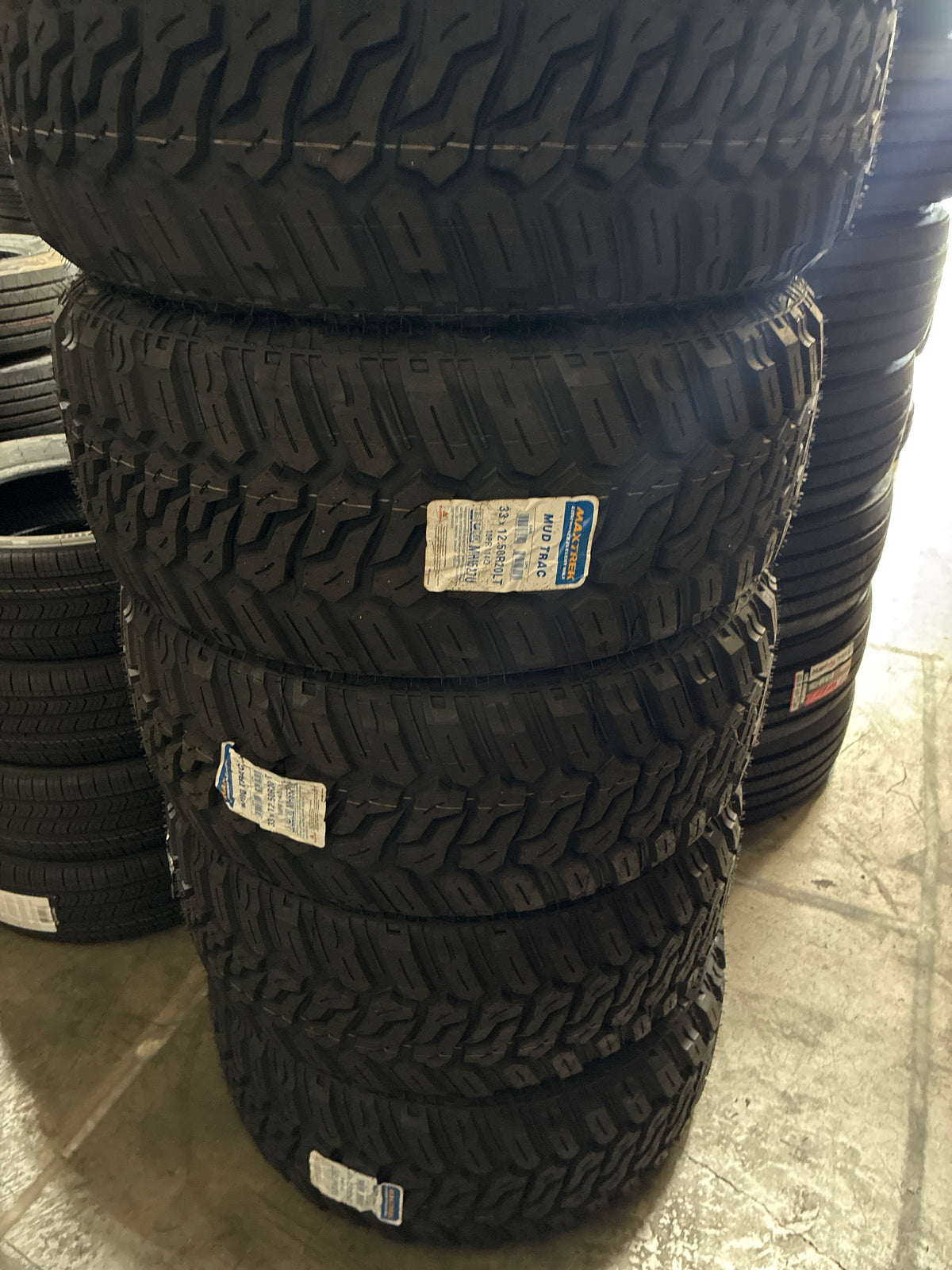 33x12.50R20LT MUD TRAC 10PR MAXTREK