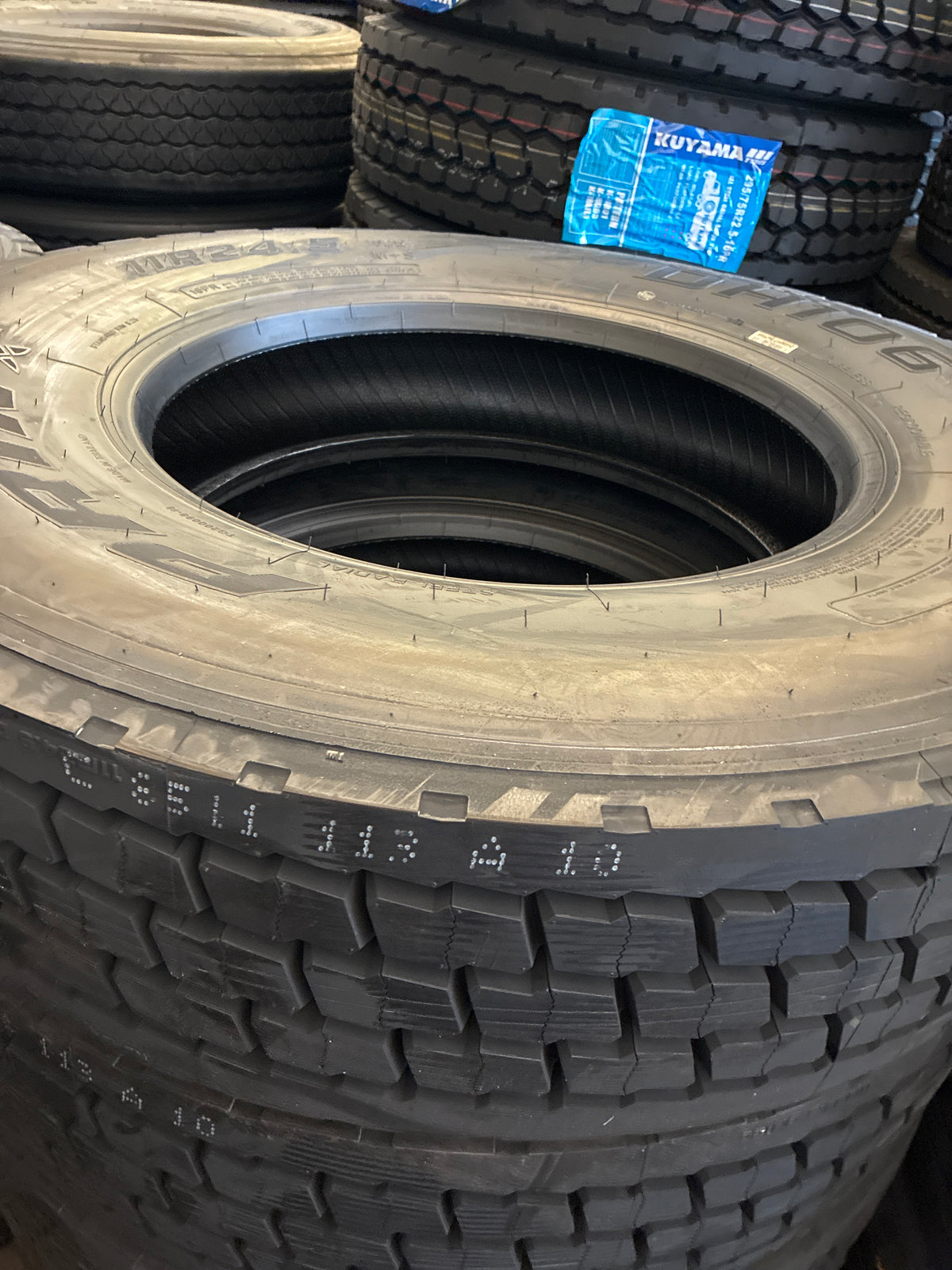 11r24.5 Drive Closed Shoulder Prinx DH106 16PLY