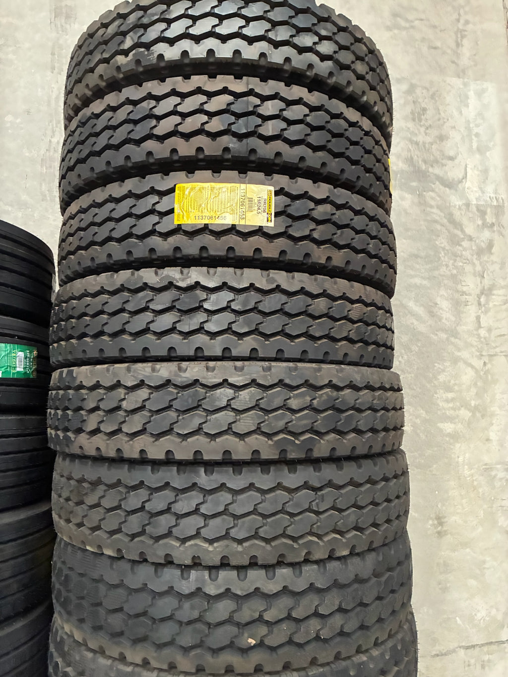 RR706 11r24.5-16 DoubleCoin Mixed Service All Position Tire