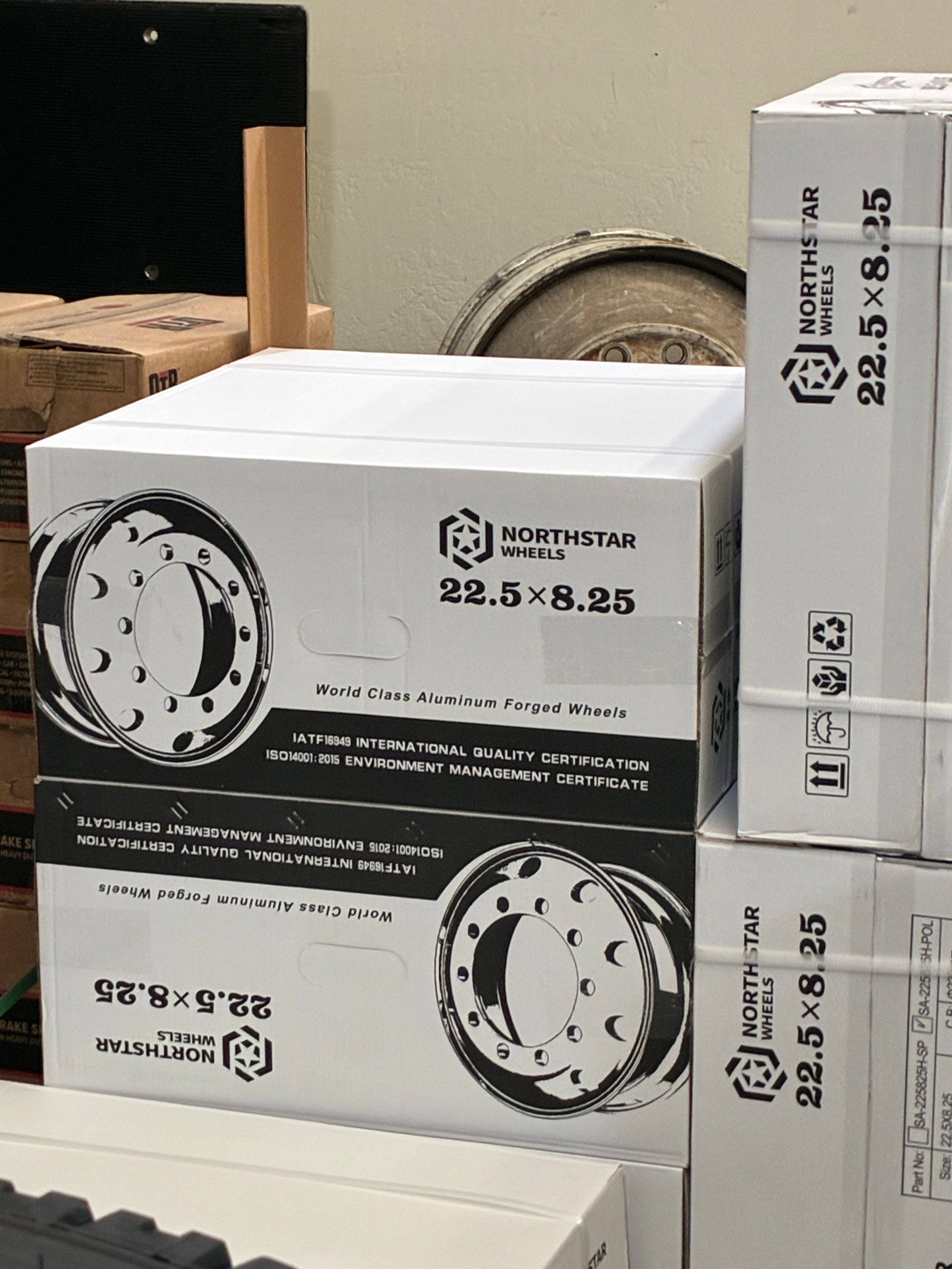 22.5X8.25 NORTHSTAR WHEELS RIMS (RINES) ALUMINUM