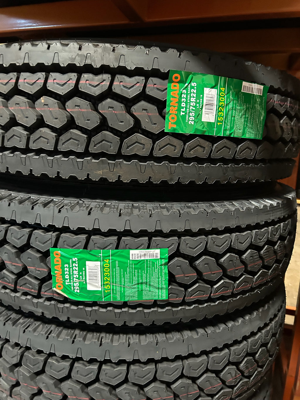 TRD307 295/75r22.5-16 Tornado TRD307 Closed Shoulder Drive Tire