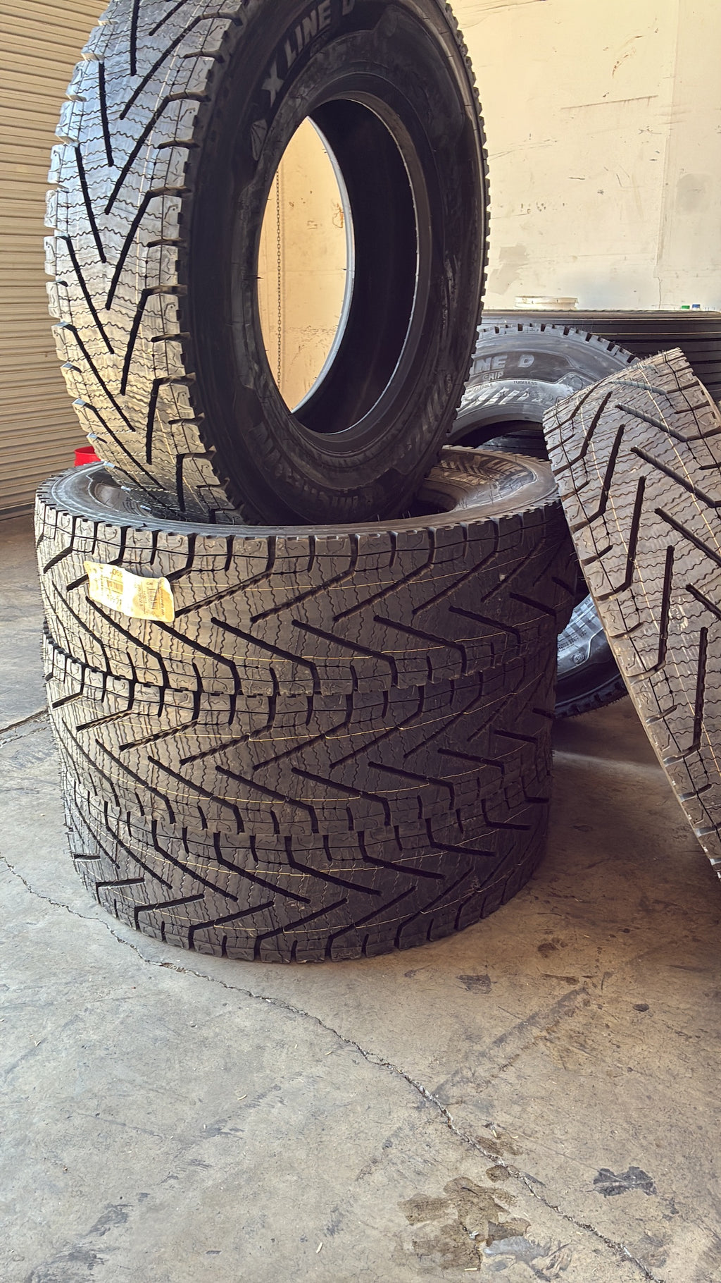 XLGD 295/75r22.5-14 Michelin X Line Grip D Drive Tire