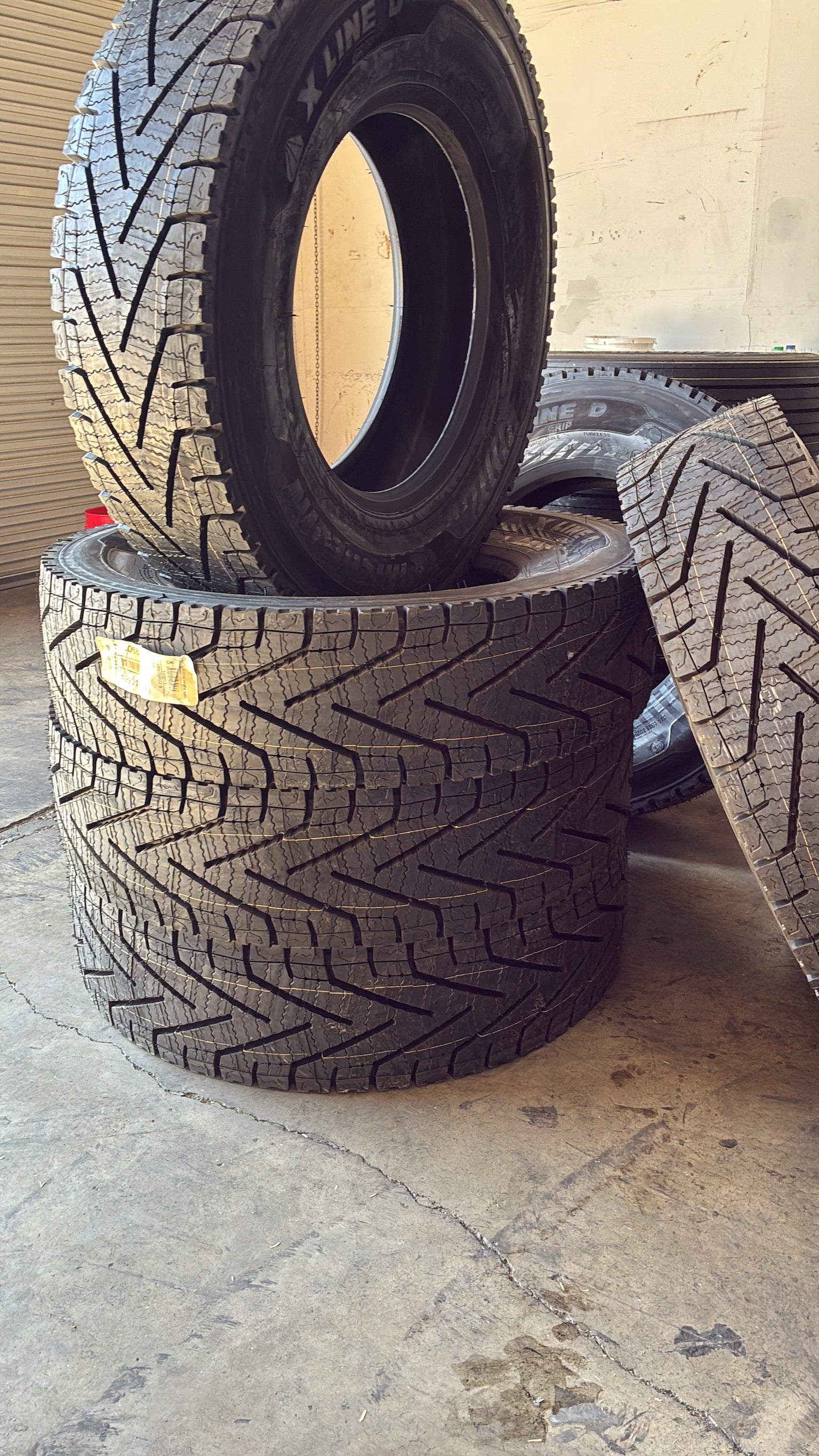 XLGD 295/75r22.5-14 Michelin X Line Grip D Drive Tire